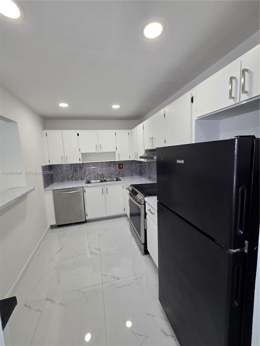 10375 N Kendall Drive J7 Property Photo 18