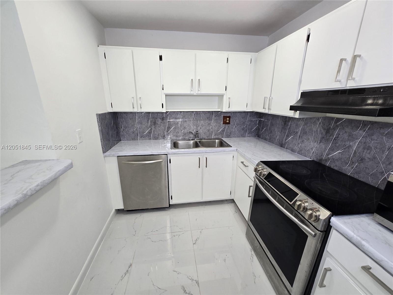10375 N Kendall Drive J7 Property Photo 20