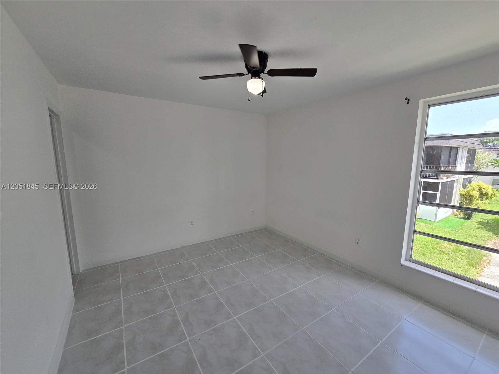 10375 N Kendall Drive J7 Property Photo 23
