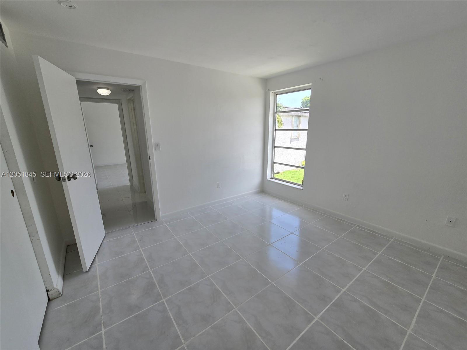 10375 N Kendall Drive J7 Property Photo 33