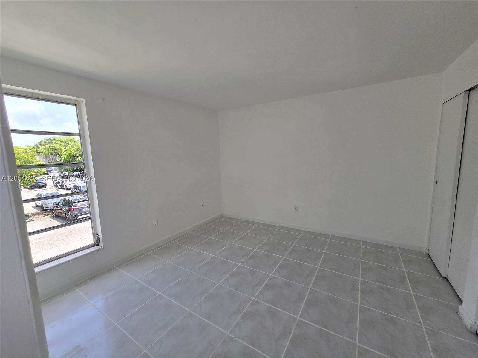 10375 N Kendall Drive J7 Property Photo 35