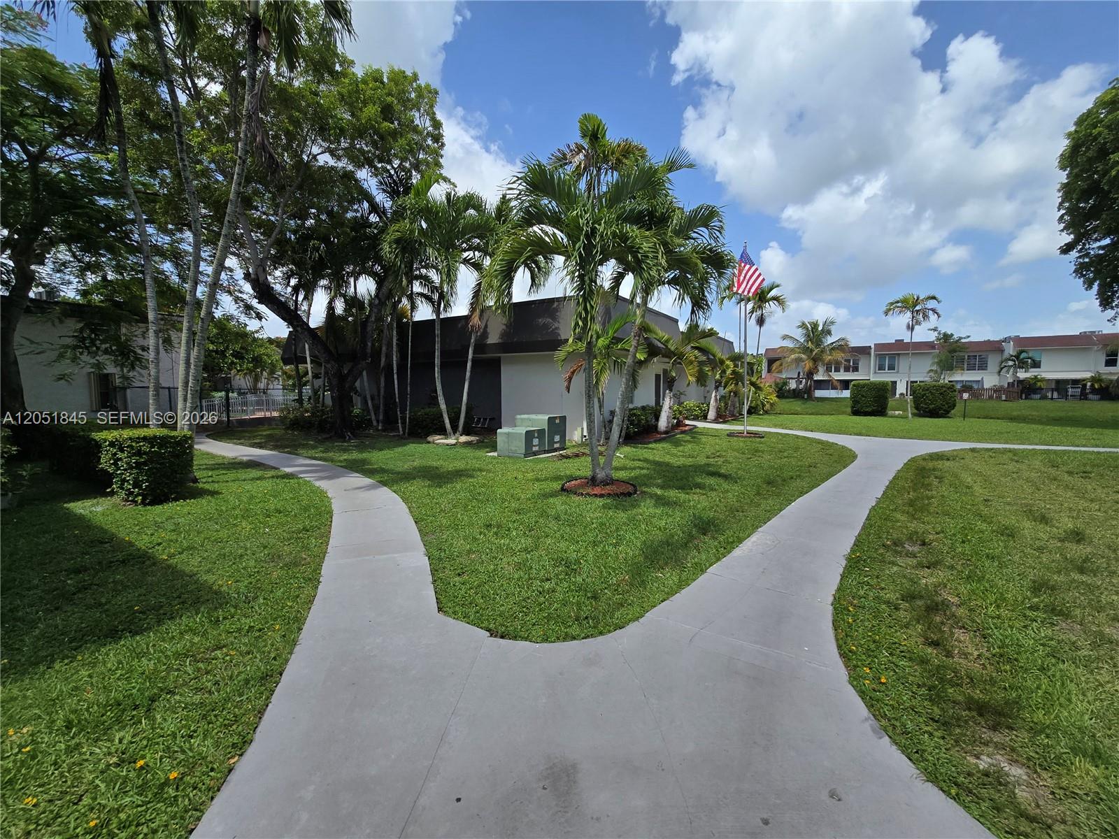 10375 N Kendall Drive J7 Property Photo 50