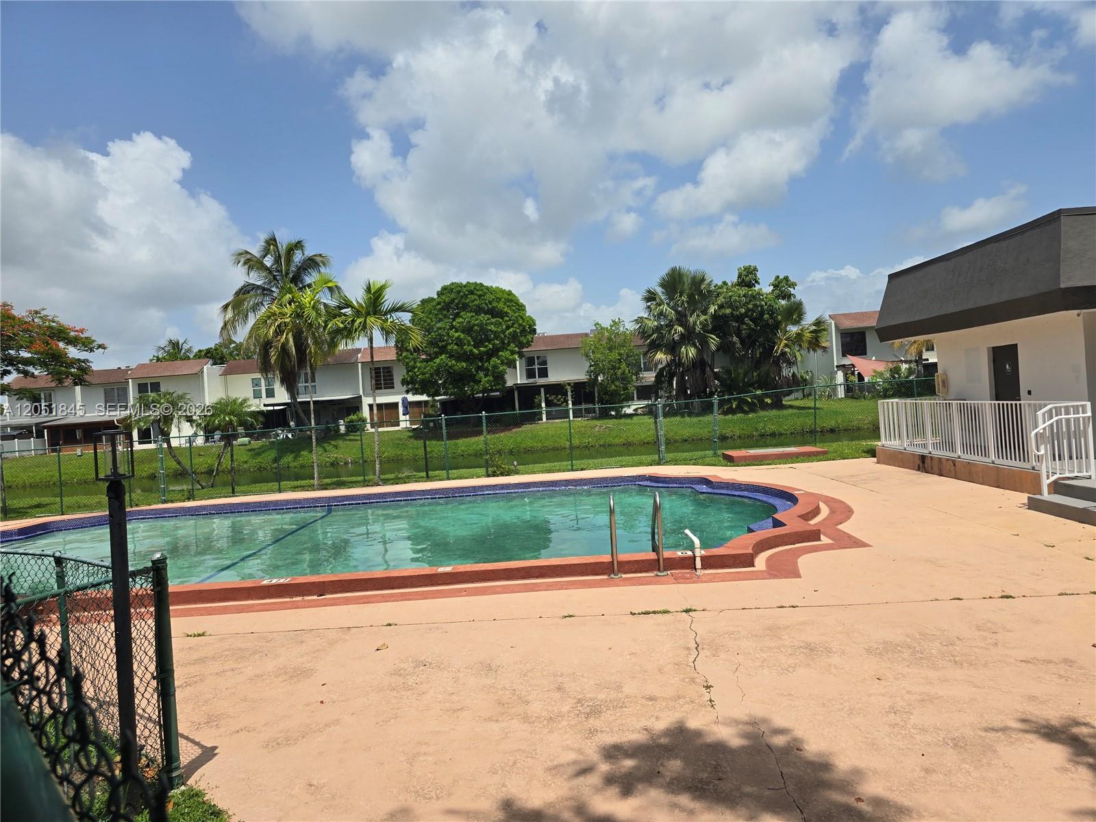 10375 N Kendall Drive J7 Property Photo 55