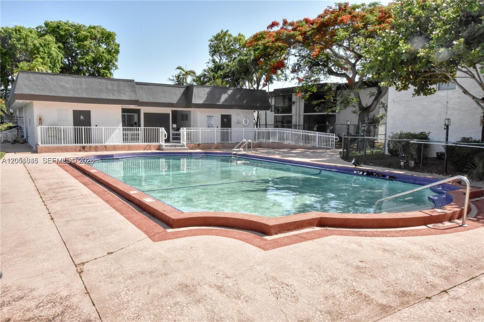 10375 N Kendall Drive J7 Property Photo 58