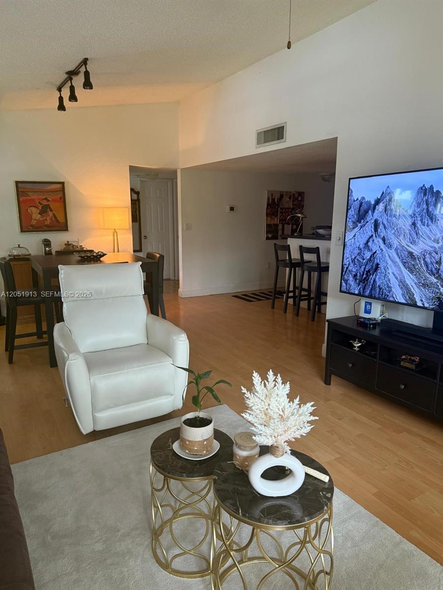A12051913 Property Photo 7