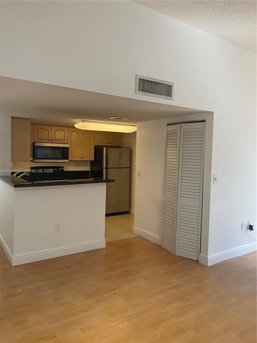 A12051913 Property Photo 14