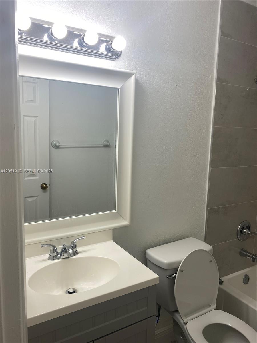 A12051913 Property Photo 17
