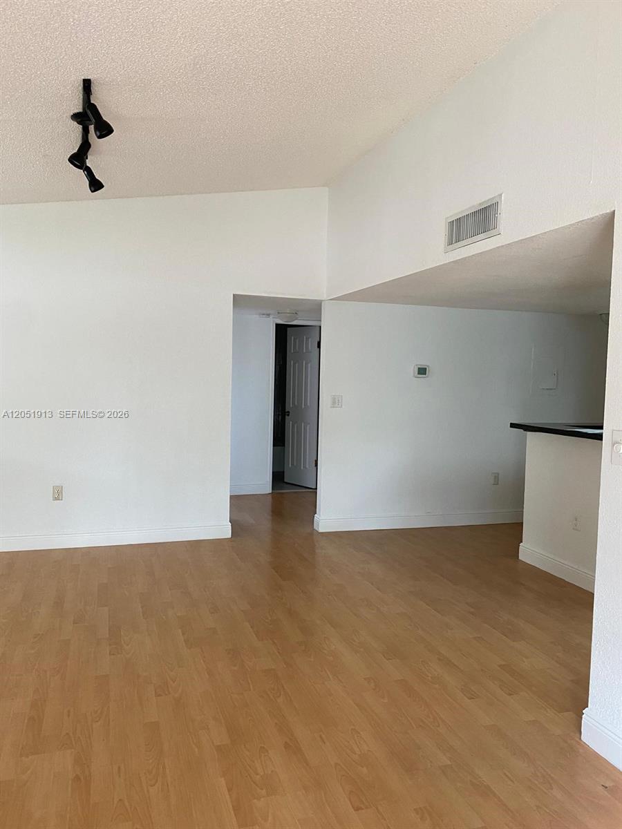 A12051913 Property Photo 19