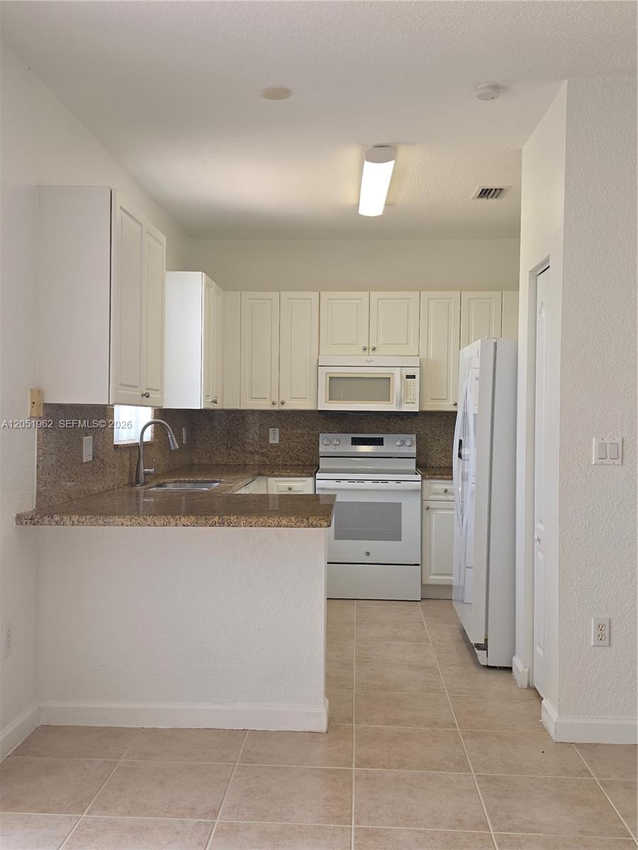 A12051962 Property Photo 4