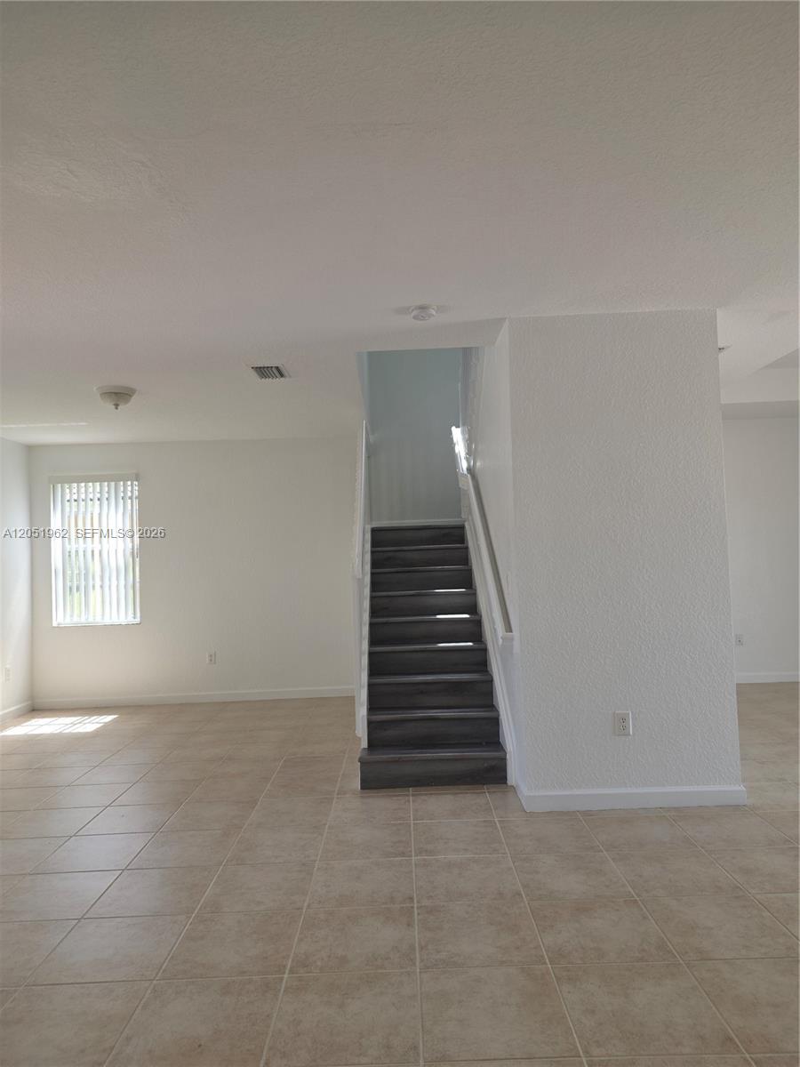 A12051962 Property Photo 7