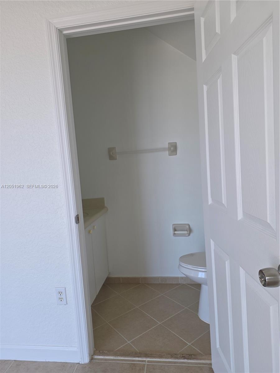 A12051962 Property Photo 16