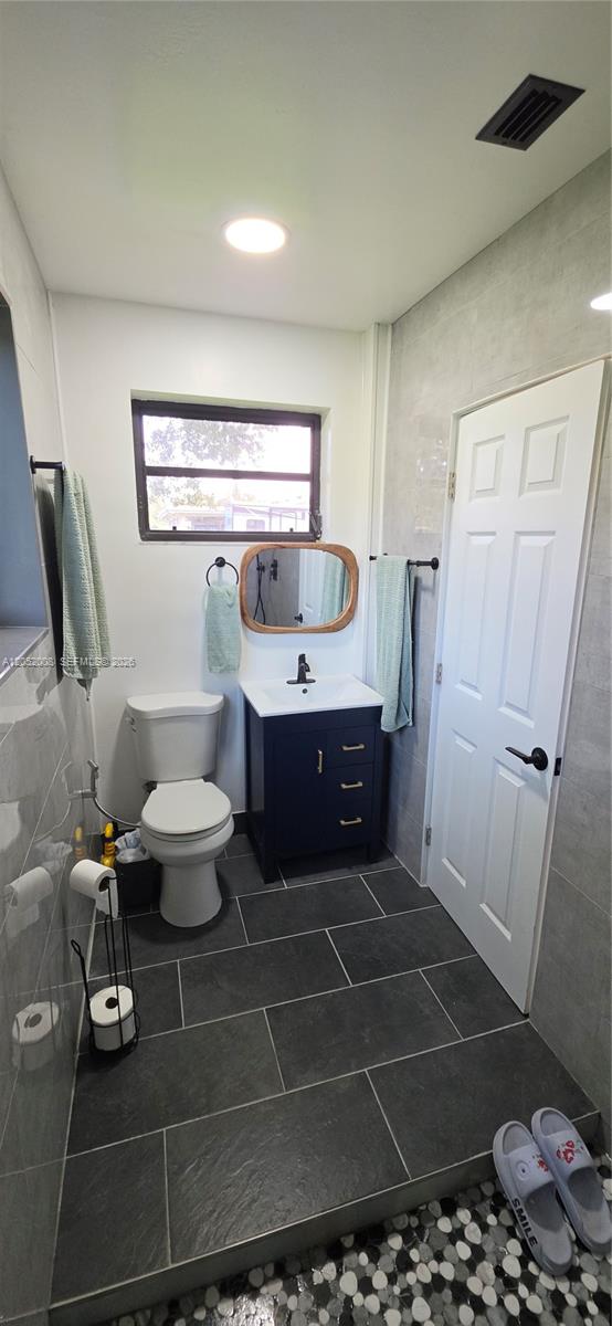 A12052008 Property Photo 38
