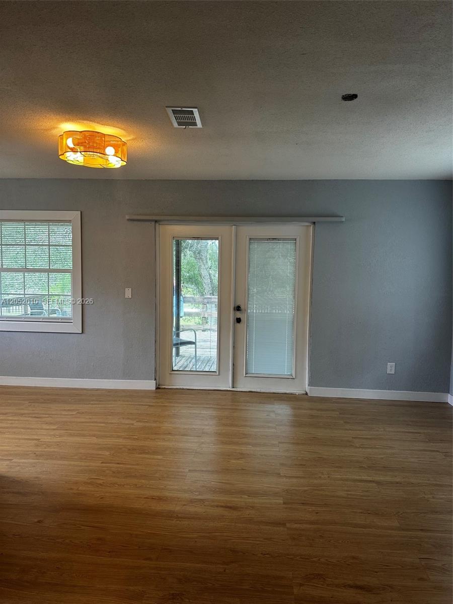 450 N Isora Property Photo 3