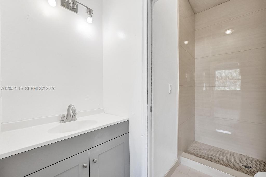 2316 Coral Reef Court 4705 Property Photo 6