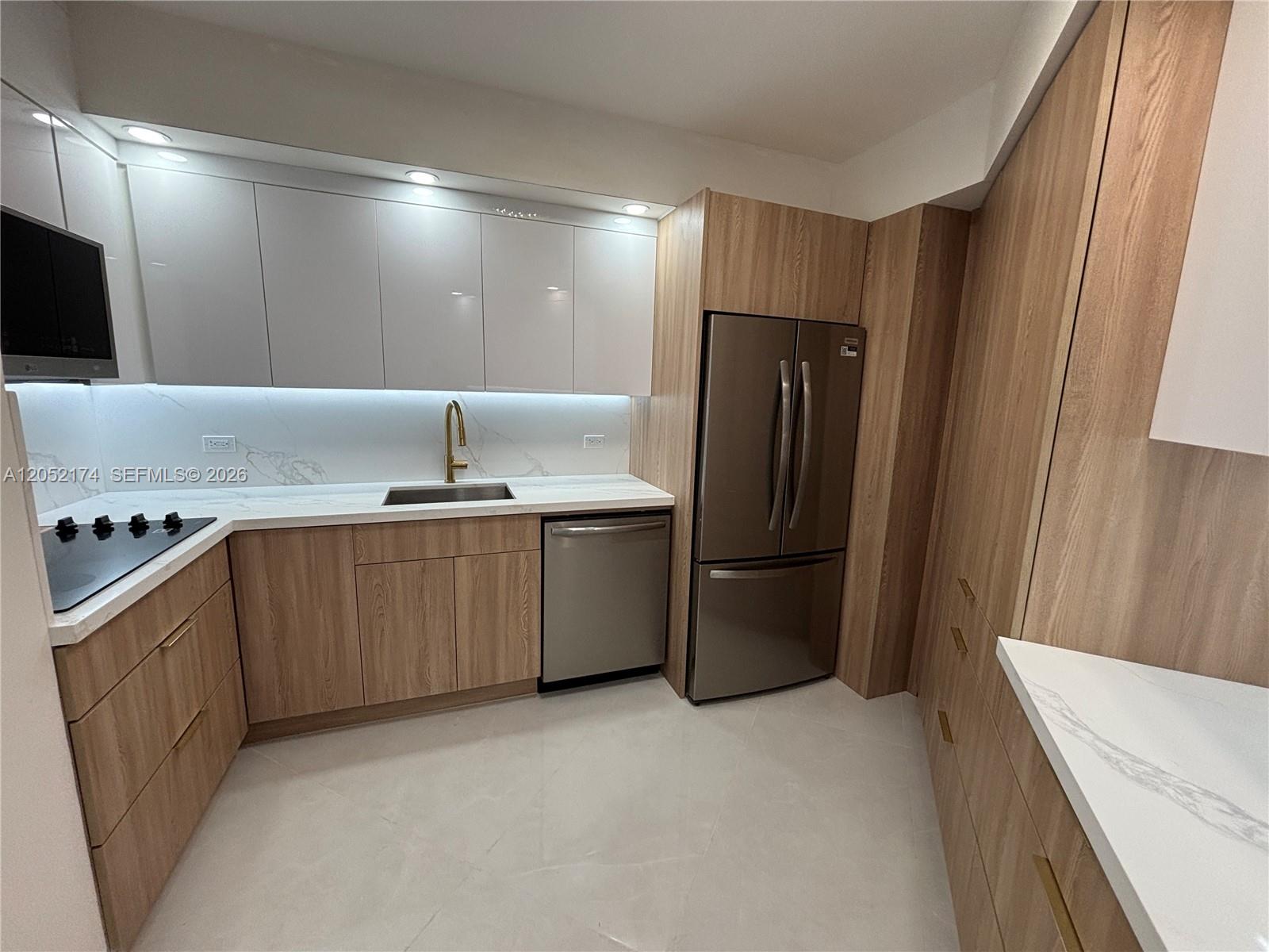 999 Brickell Bay Drive 1904 Property Photo 2
