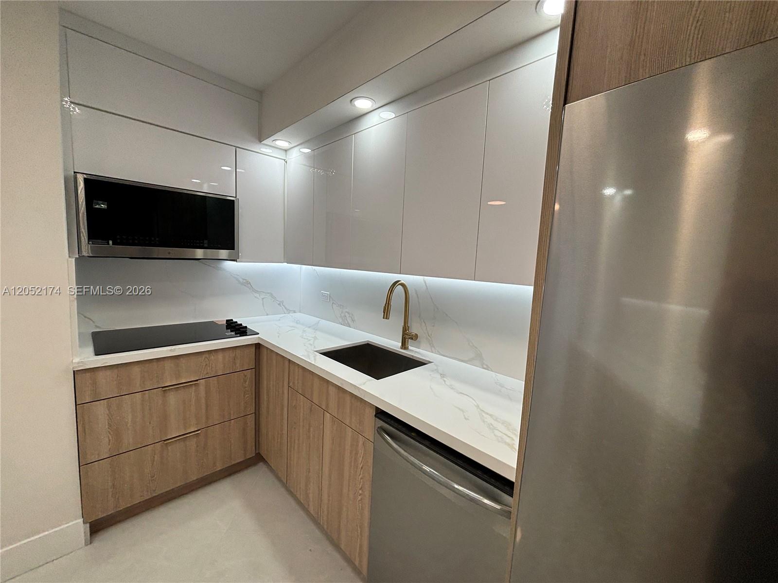 999 Brickell Bay Drive 1904 Property Photo 3