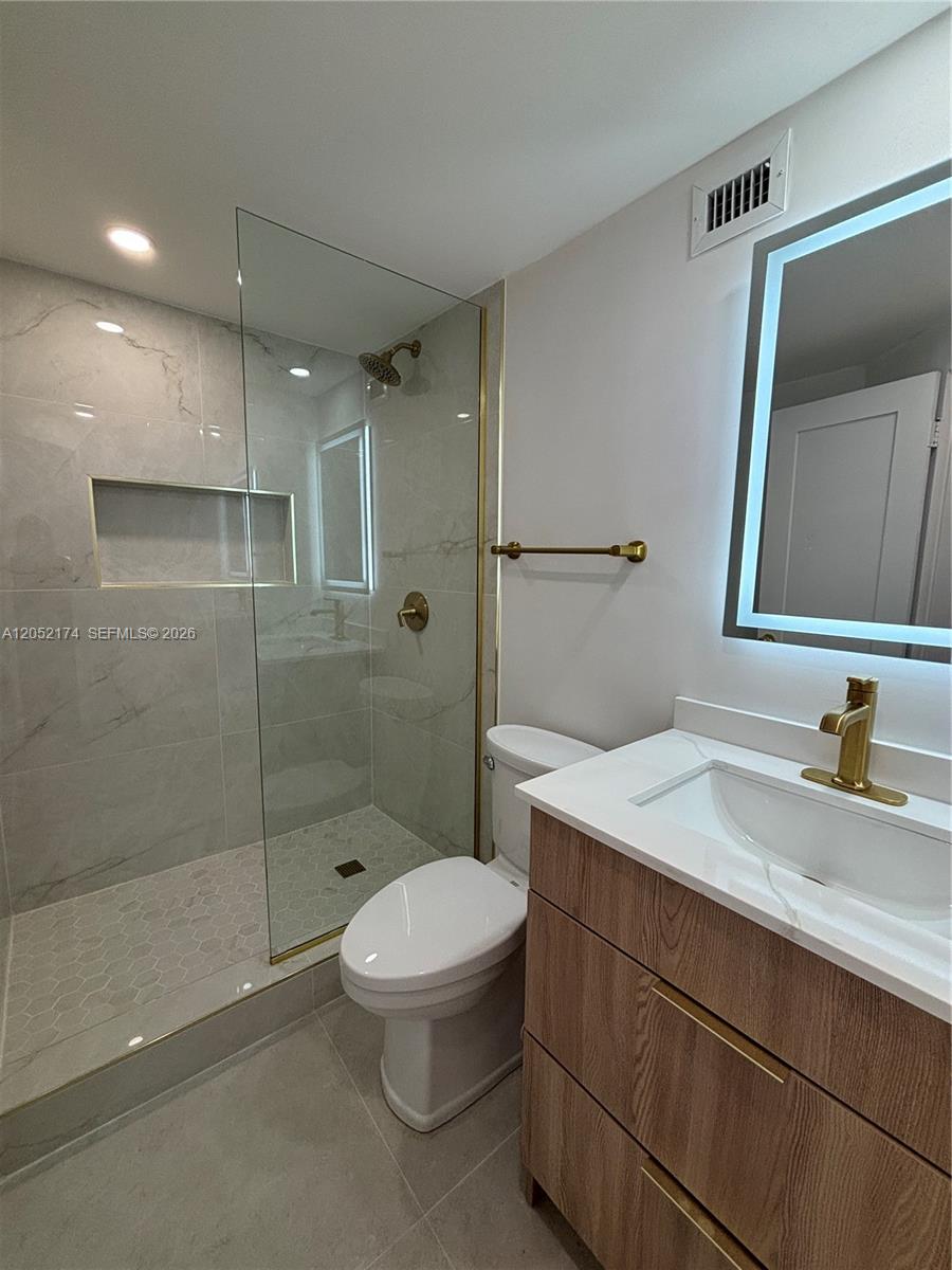 999 Brickell Bay Drive 1904 Property Photo 8