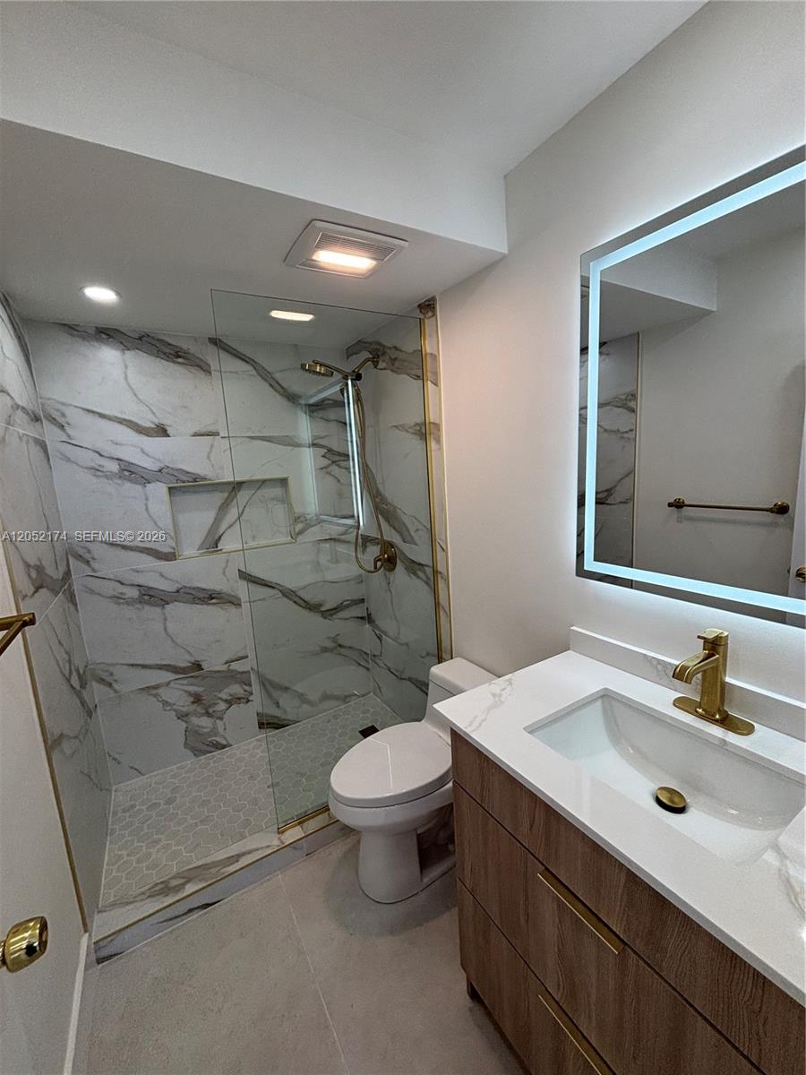 999 Brickell Bay Drive 1904 Property Photo 15