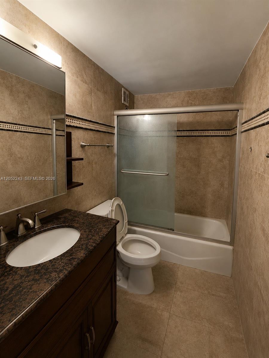 4747 Collins Avenue 708 Property Photo 3
