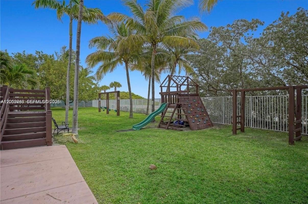 4747 Collins Avenue 708 Property Photo 6