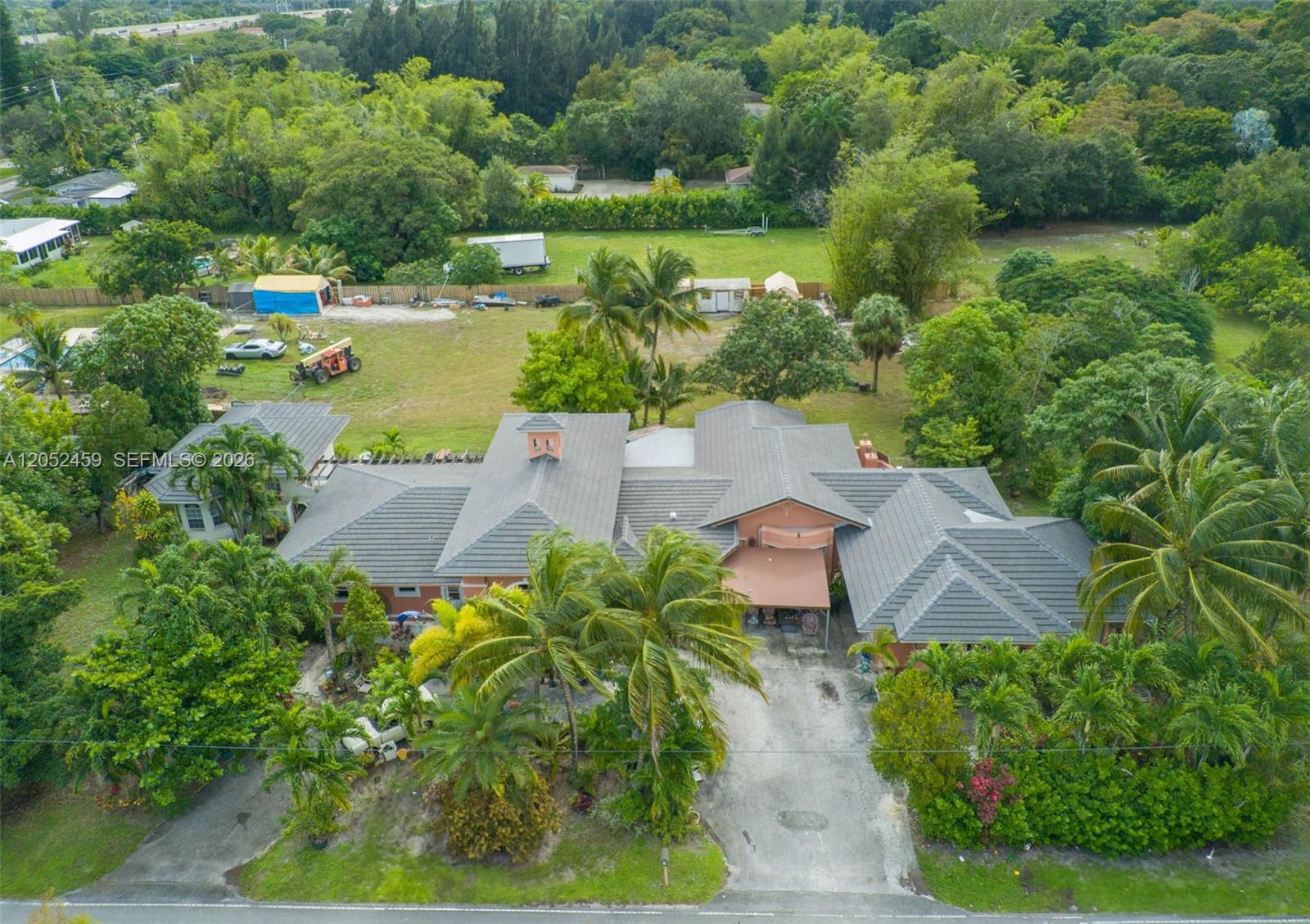 5400 Palm Tree Road Property Photo 1