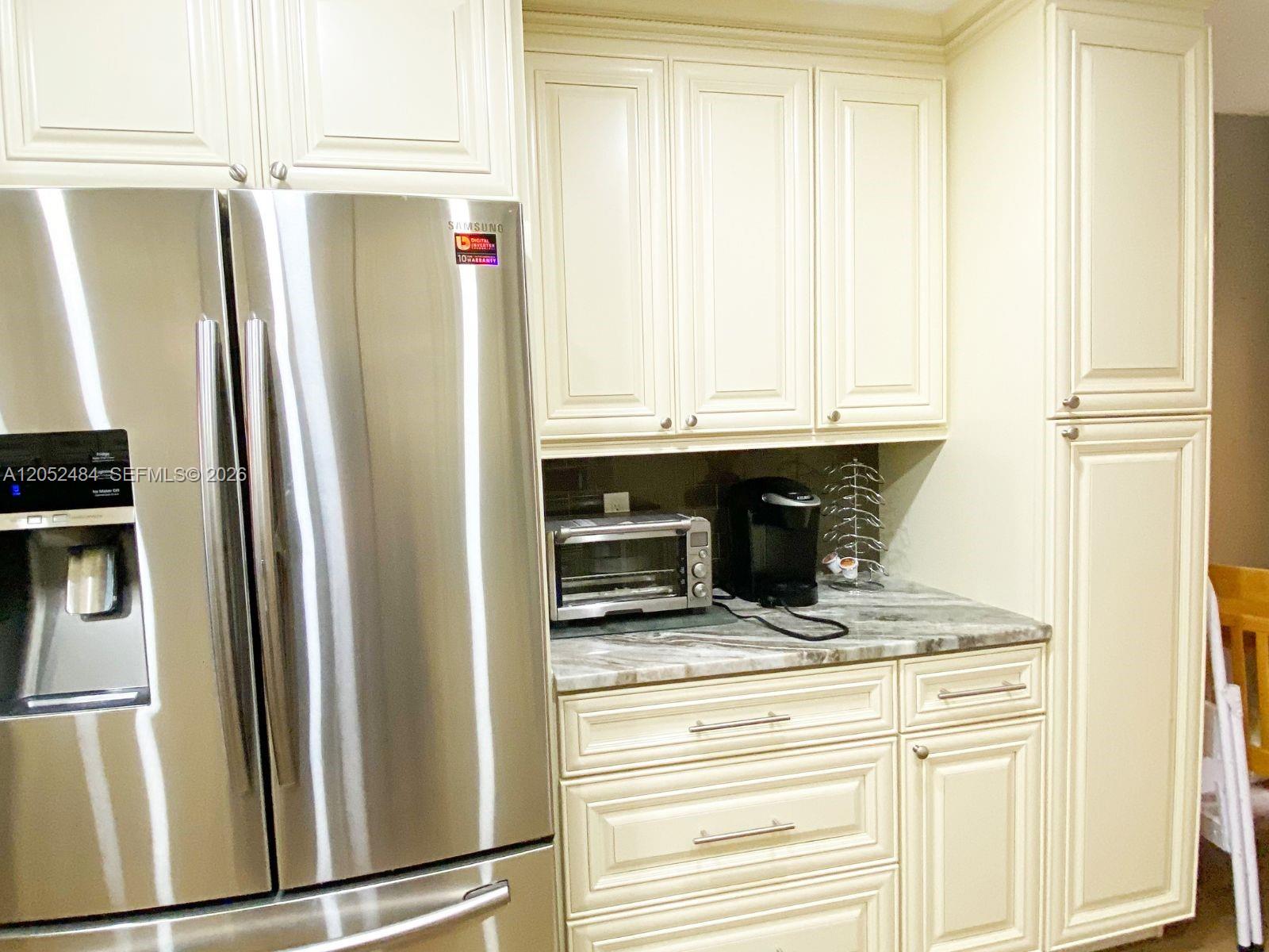 437 Prestwick Lane Property Photo 4