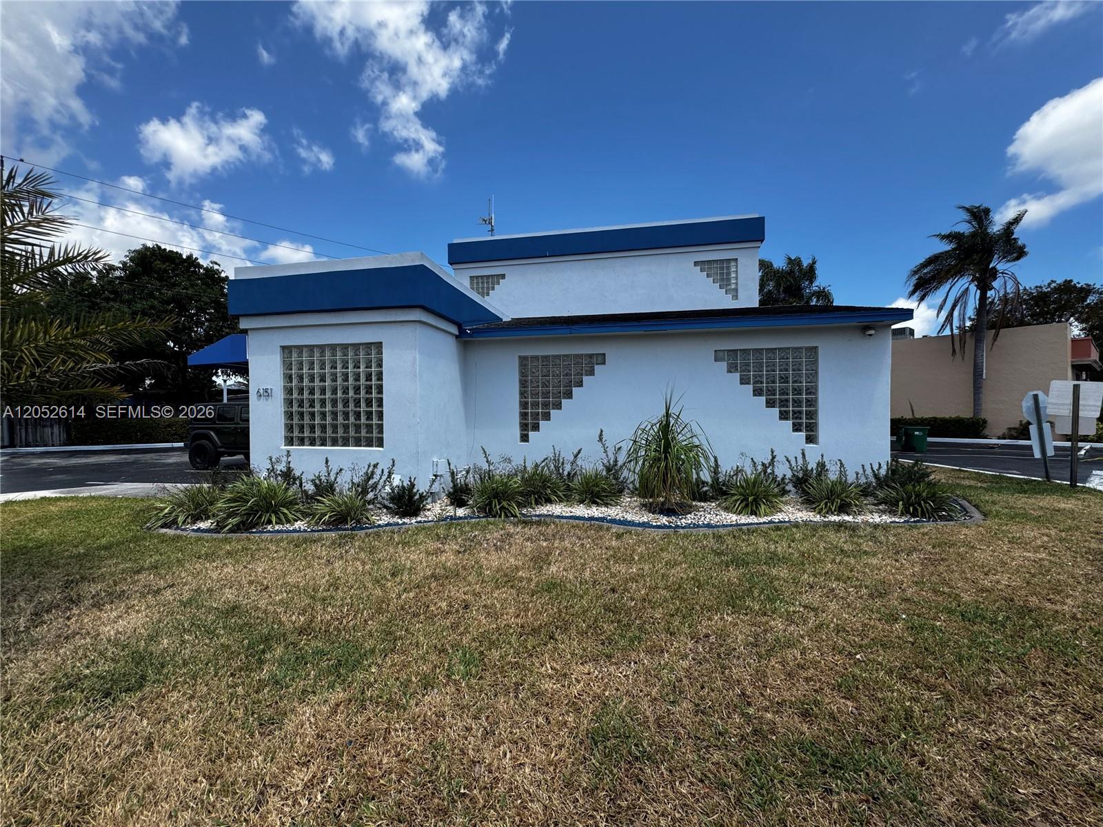 6151 Pembroke Road Property Photo 7