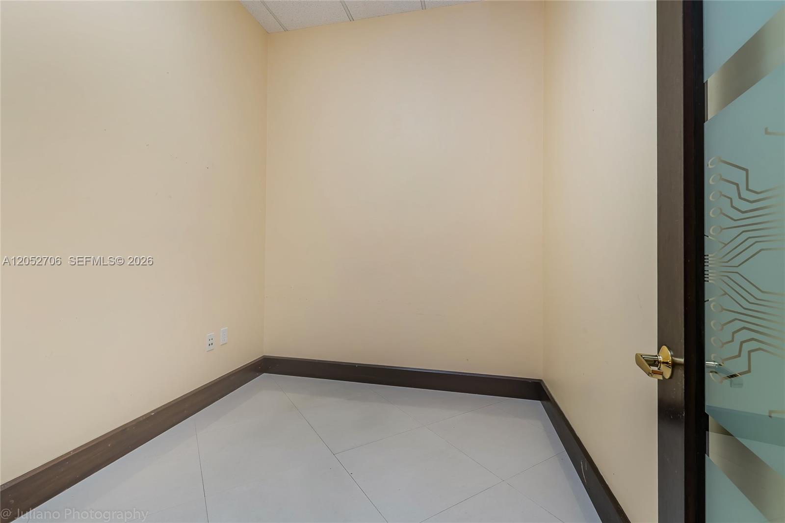 A12052706 Property Photo 38
