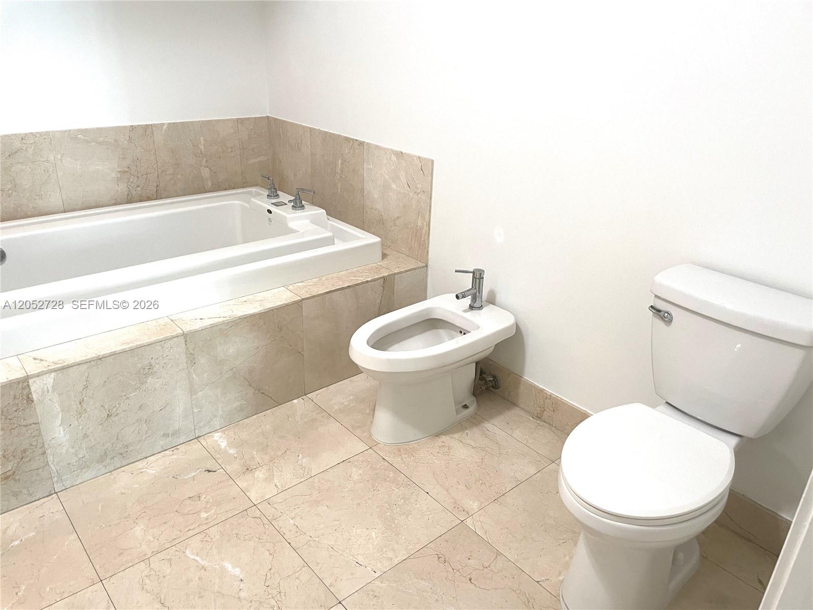 218 Se 14th Street 1004 Property Photo 16