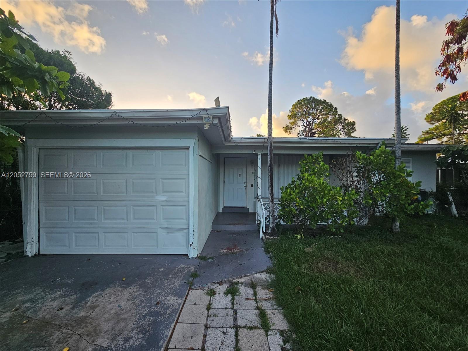 722 S E Street Property Photo 1