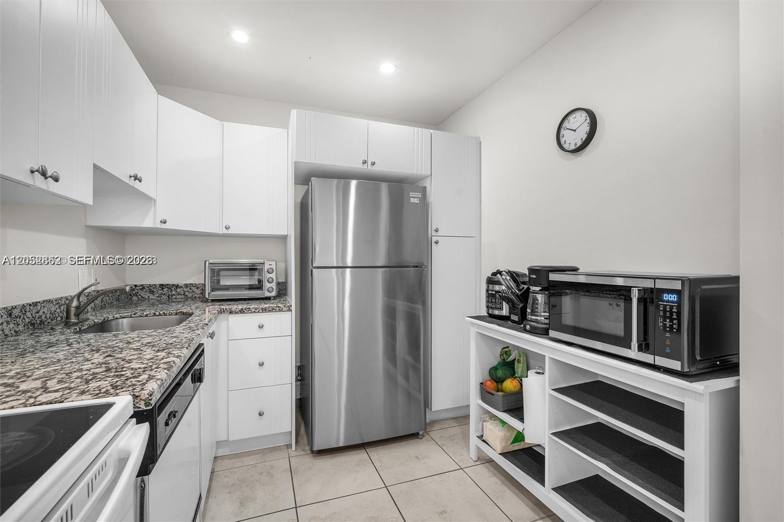 3625 N Country Club Drive Ph2 Property Photo 6