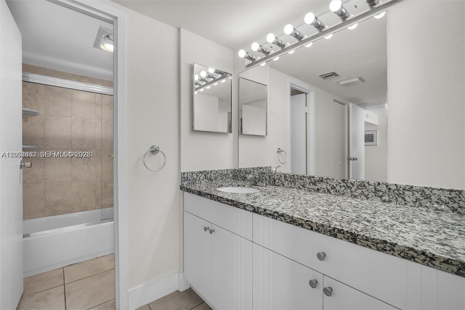 3625 N Country Club Drive Ph2 Property Photo 15