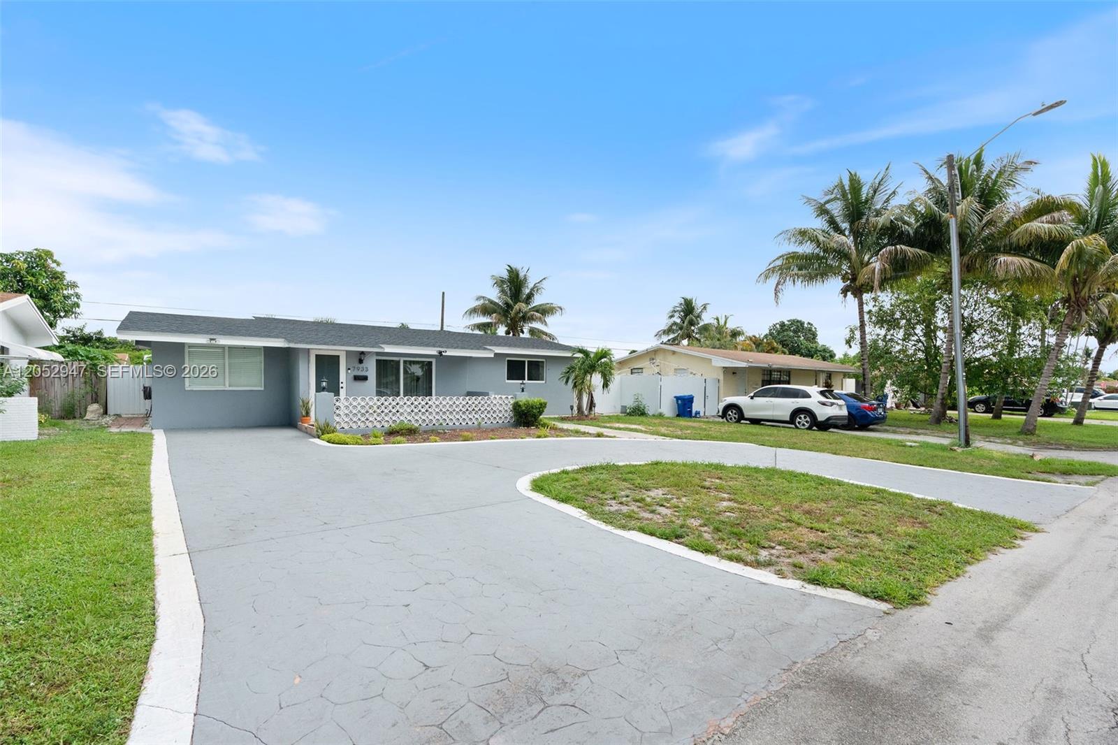 7933 Madeira Street Property Photo 2