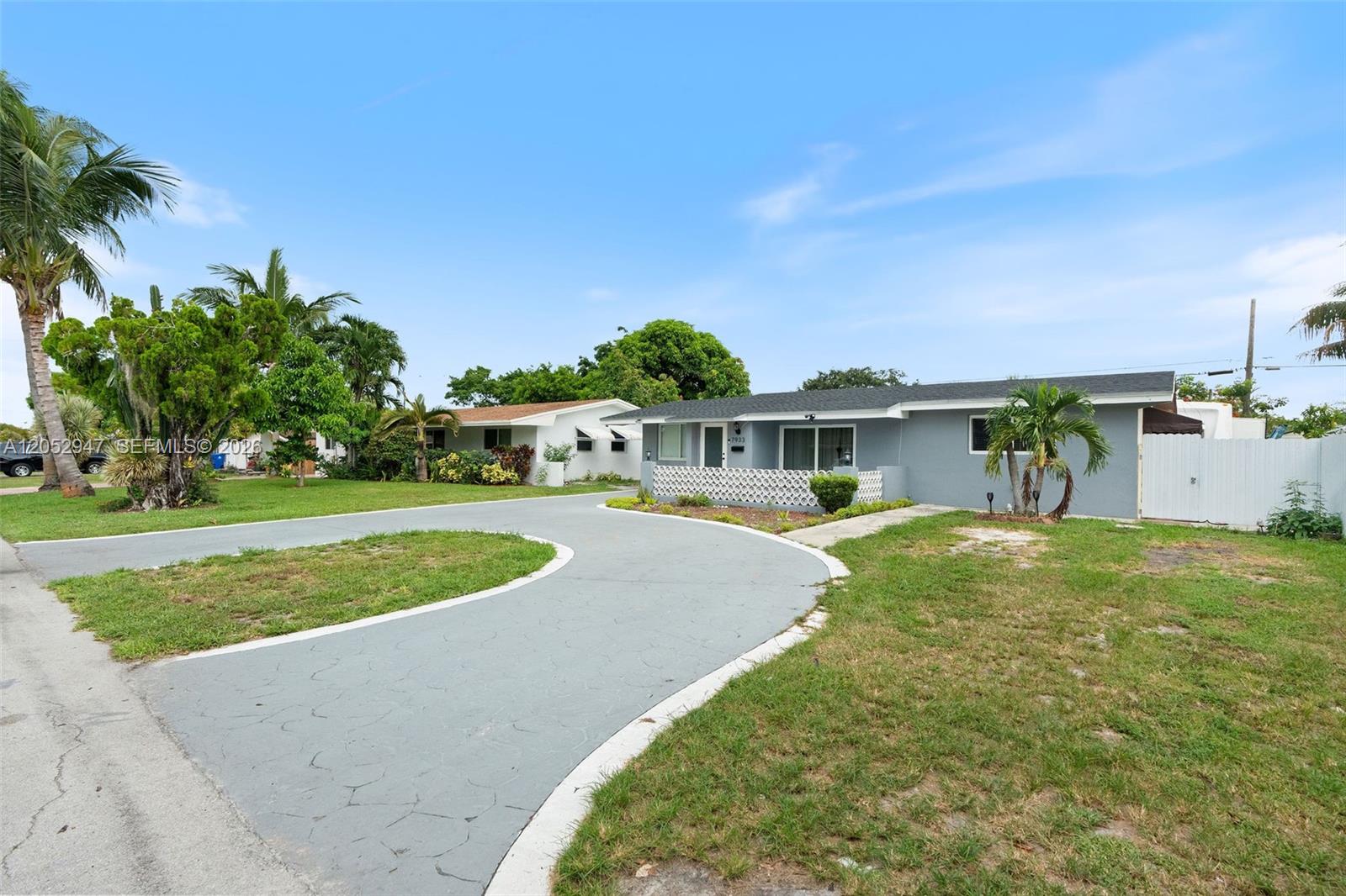 7933 Madeira Street Property Photo 3