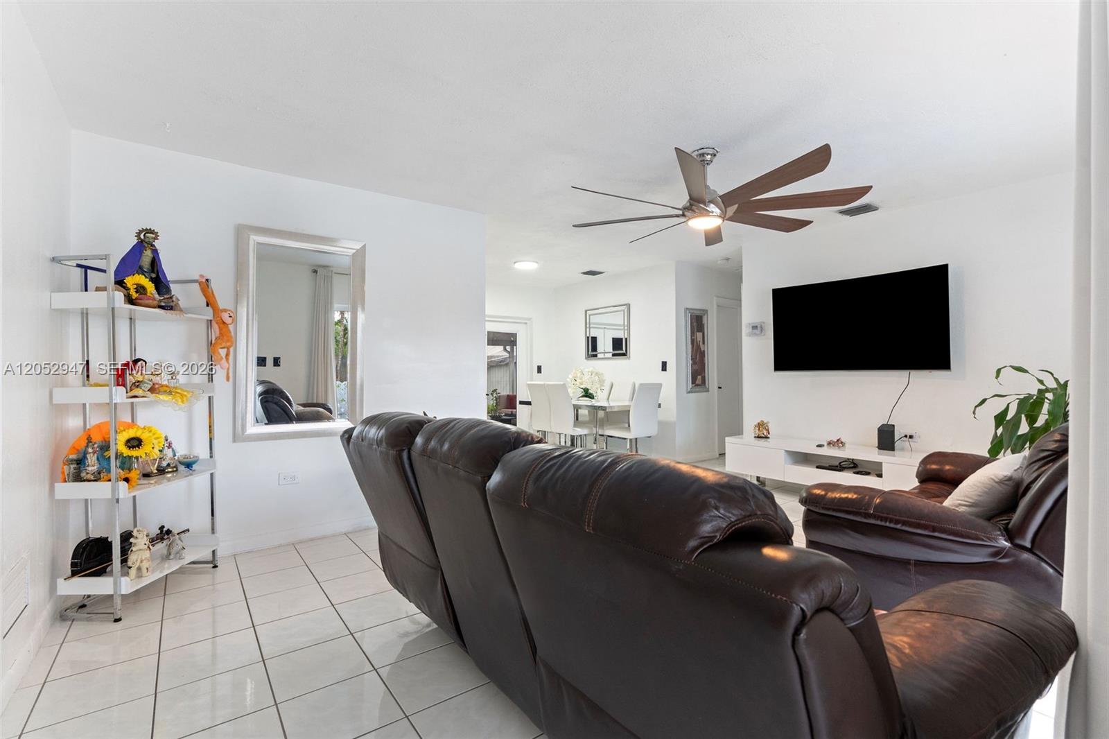 7933 Madeira Street Property Photo 11