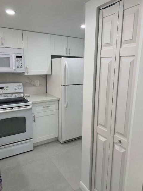 1035 W 77 Th Street 304 Property Photo 1