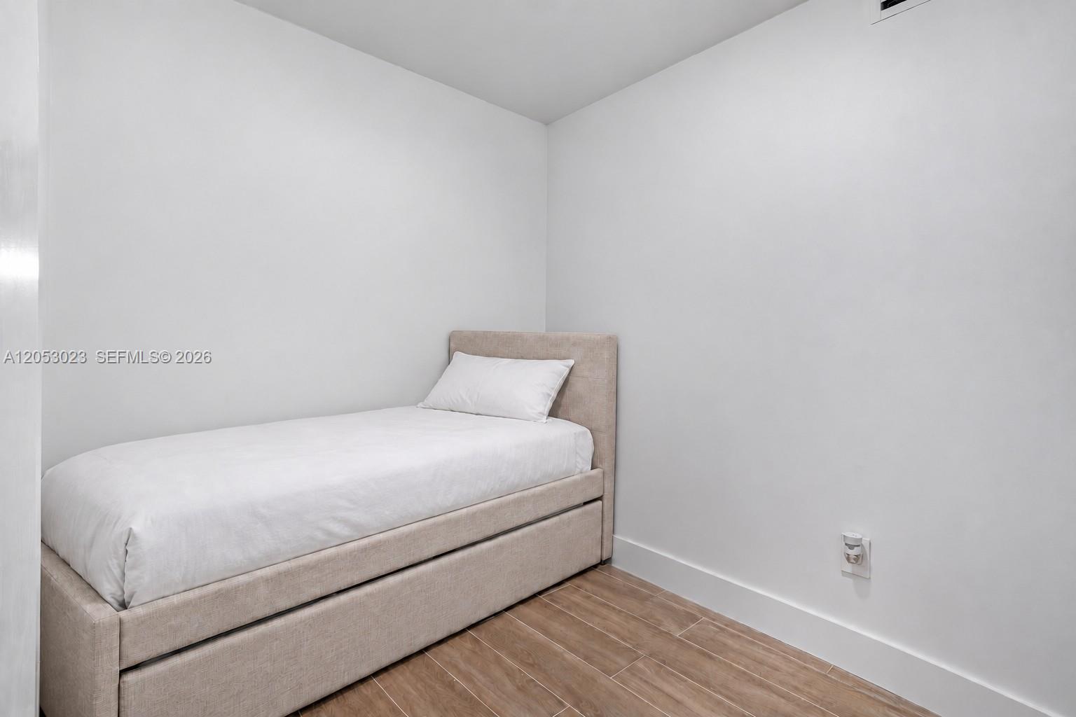 5701 Collins Avenue 1707 Property Photo 21