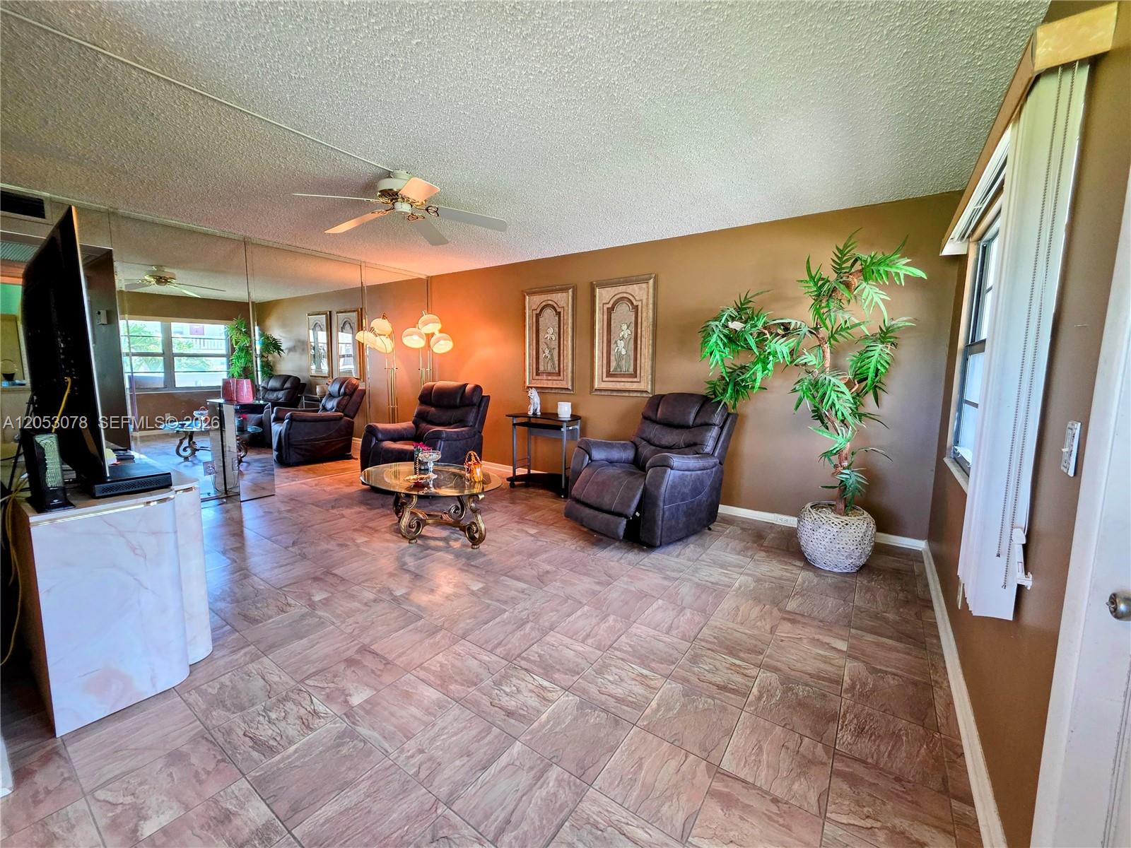 529 Fanshaw M 529 Property Photo 2
