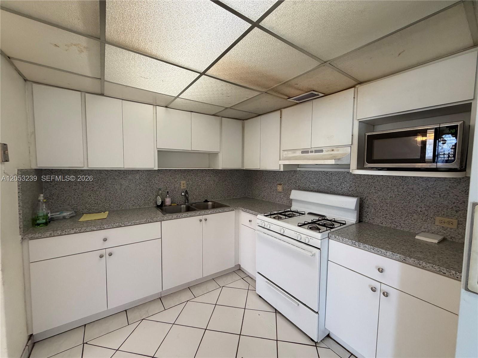 881 E 14th Street Property Photo 13