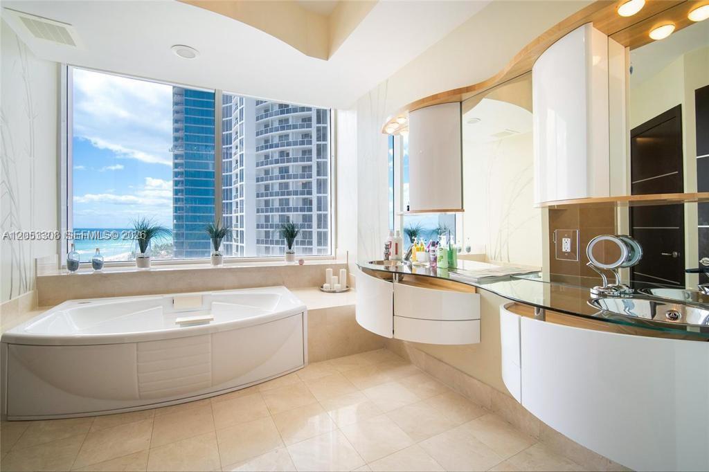 18101 Collins Avenue 1101 Property Photo 9