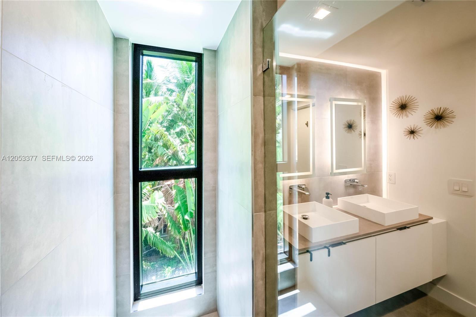 1930 Bay Drive Ph 2 Property Photo 17