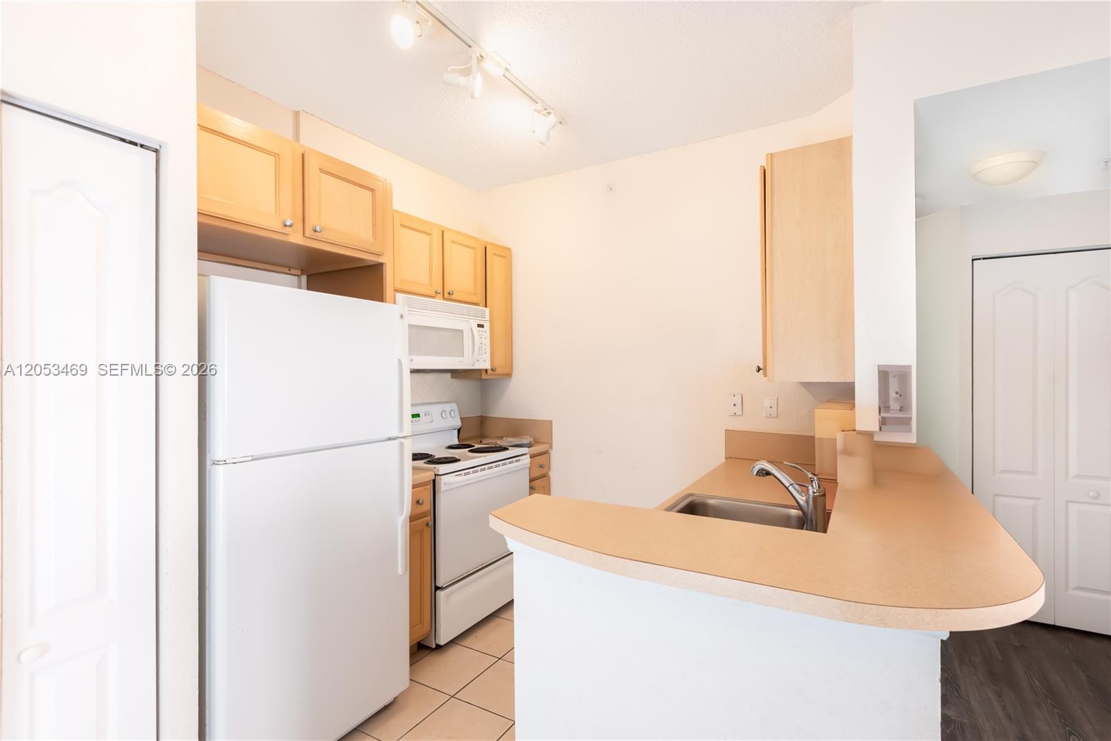 A12053469 Property Photo 11