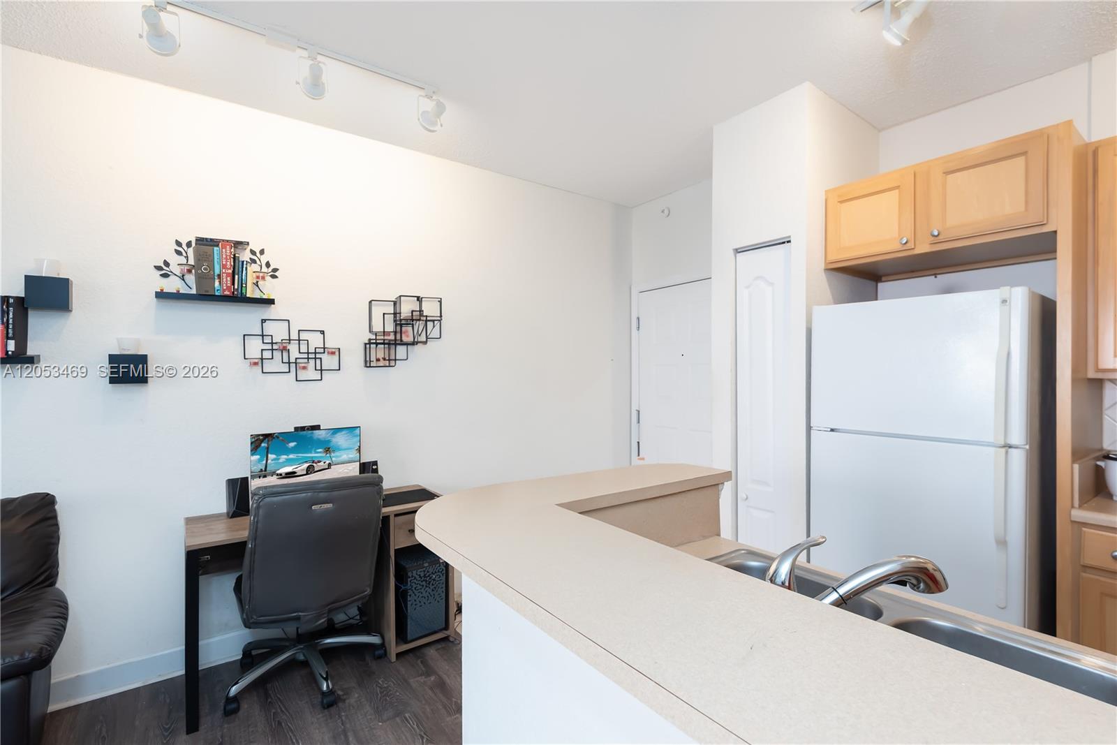 A12053469 Property Photo 13
