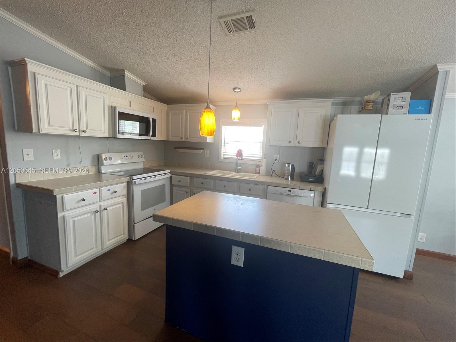 3070 Cove Drive Property Photo 5