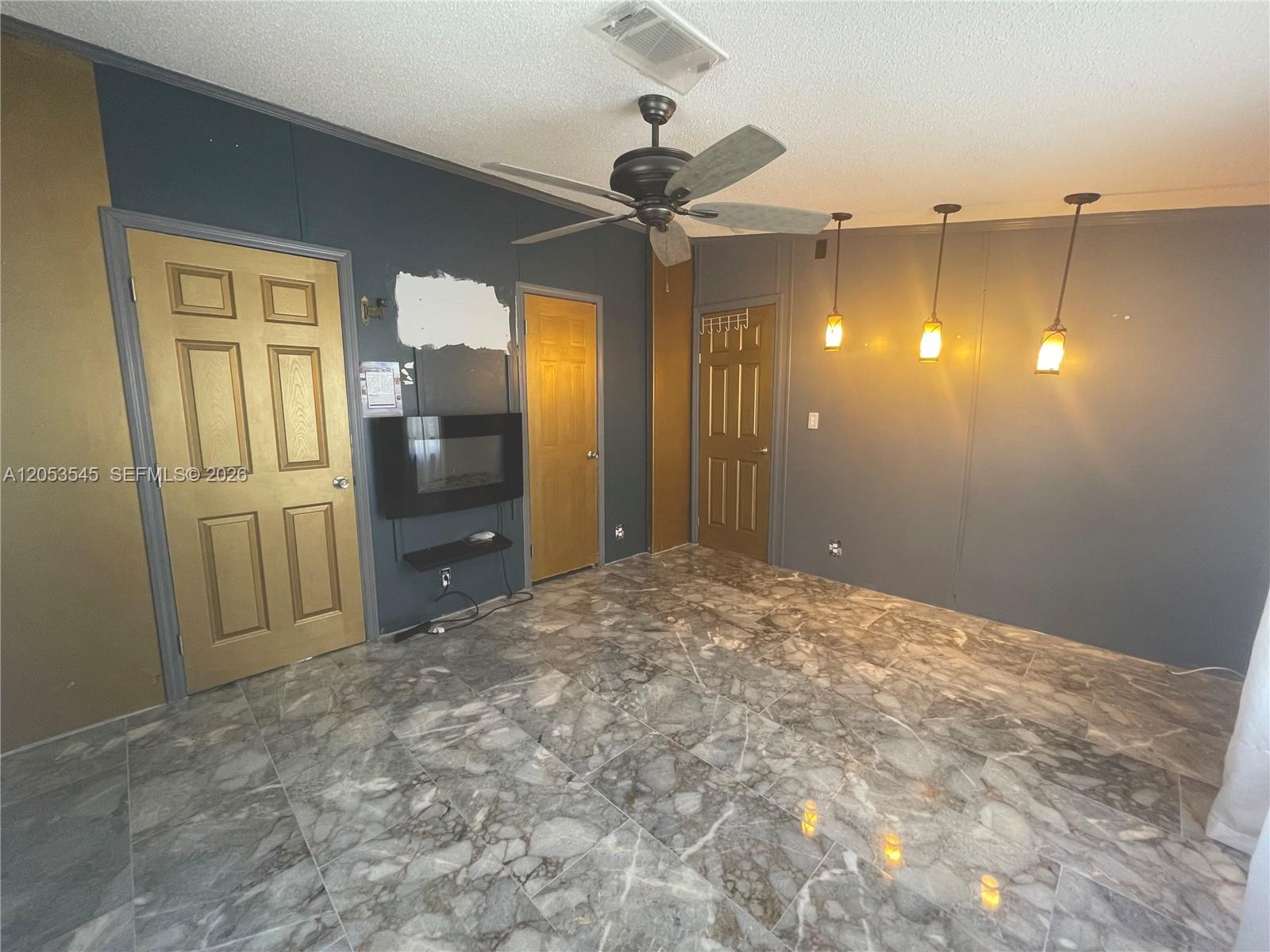 3070 Cove Drive Property Photo 6