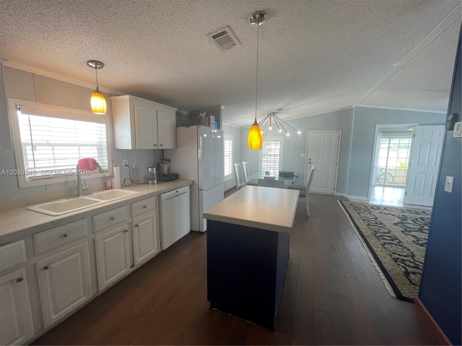3070 Cove Drive Property Photo 8