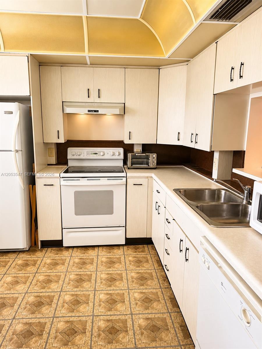 2503 Antigua Terrace K3 Property Photo 5