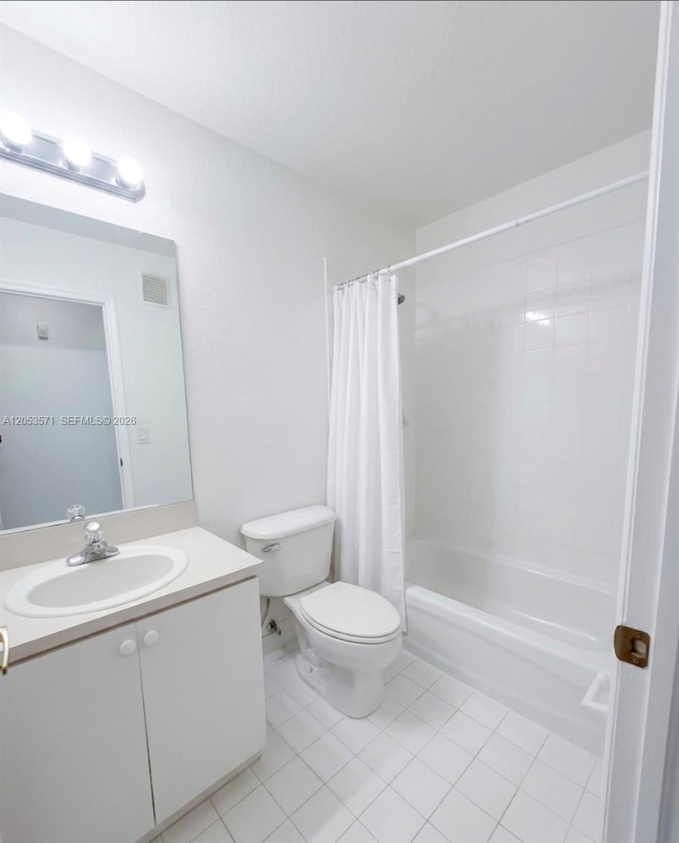 8936 W Flagler Street 204 Property Photo 7
