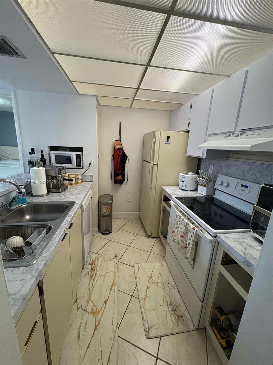 7035 Nw 186th Street D302 Property Photo 8