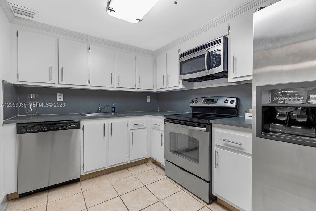 2625 Collins Avenue 702 Property Photo 10